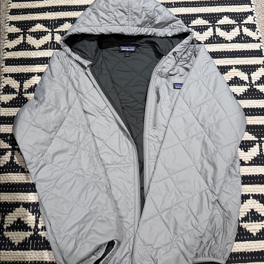 Patagonia Diamond Quilted Bomber Hoody Jacket in light gray - Picture 3 of 4